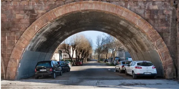 Els Mossos d’Esquadra detenen un home a Solsona per quatre robatoris a l’interior de vehicles i un delicte de danys