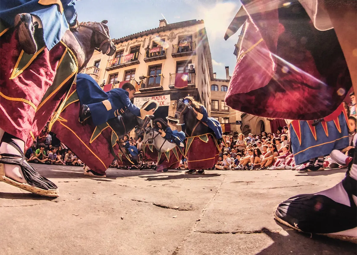 Obertes les inscripcions per participar al ball de bastons i dels cavallets de la Festa Major