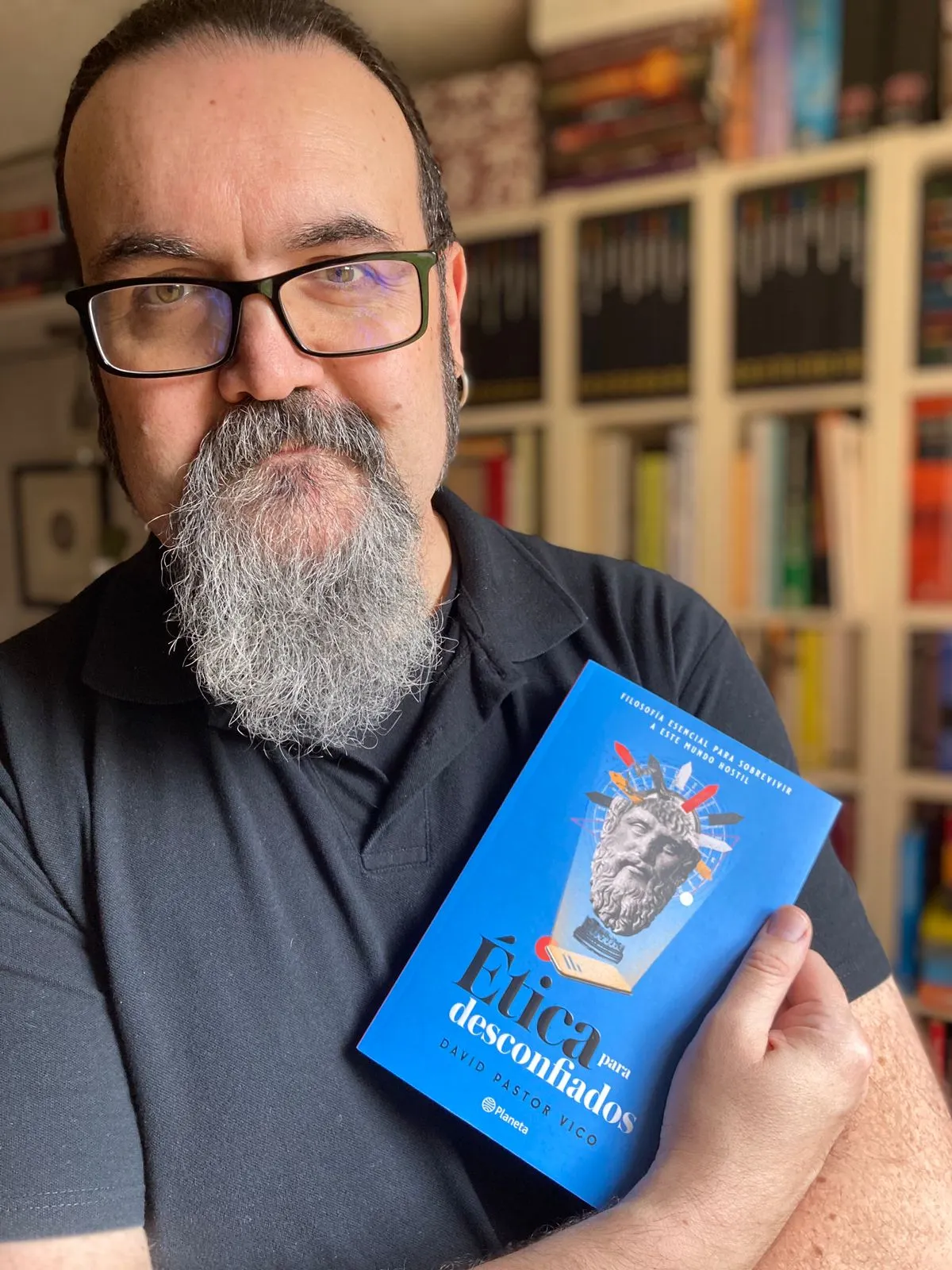Vico presenta su nuevo libro en COPE Utrera (98.1 FM)