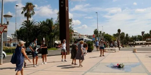 Cambrils recorda els atemptats tres anys després sense cap acte oficial i amb molt d'ambient turístic