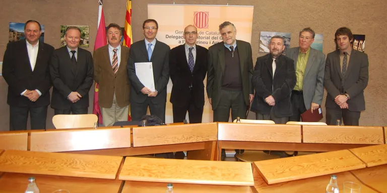 Cinc ajuntaments del Pirineu signen un conveni per a la gestió del Registre de Sol.licitants d'Habitatge