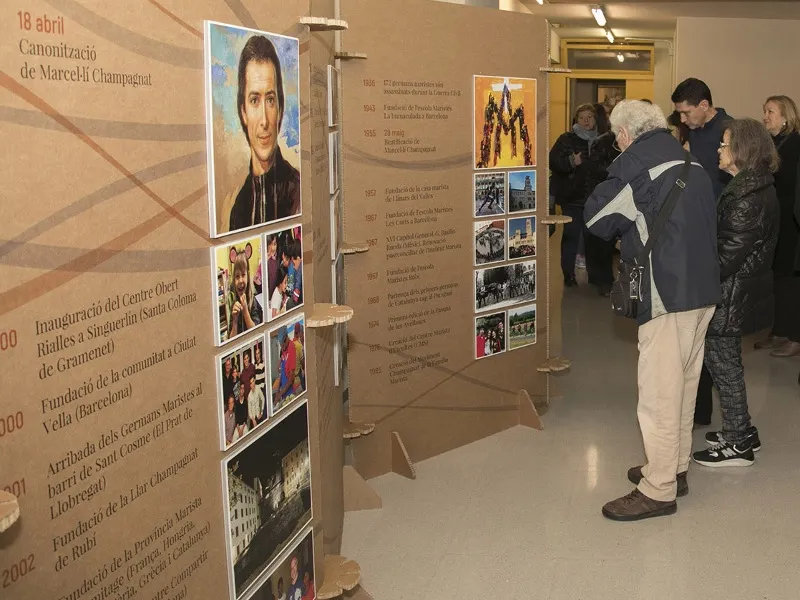 L'exposició dels Maristes es troba a l'auditori Vallhonrat. Foto: Localpres