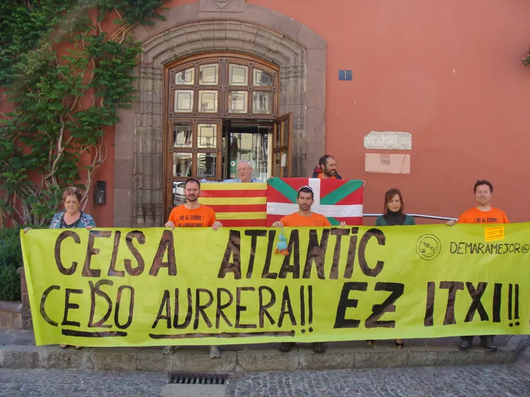 Travessa de protesta pel Pirineu contra els acomiadaments en una empresa de Vitòria
