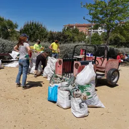 Entrevistes de la Justa del 28/4/2022 — Clean Up Day a Collserola: conscienciació, voluntariat i tallers familiars des de Mas Lluí - episode art
