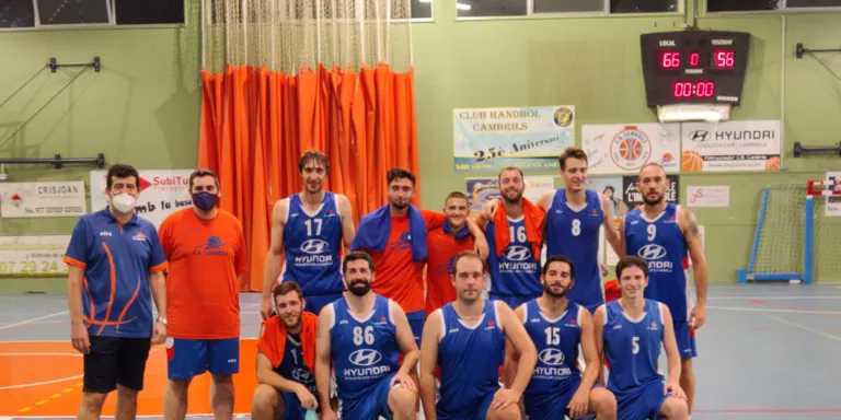 Partit de pretemporada molt intens del Club Bàsquet Cambrils davant del Pare Manyanet