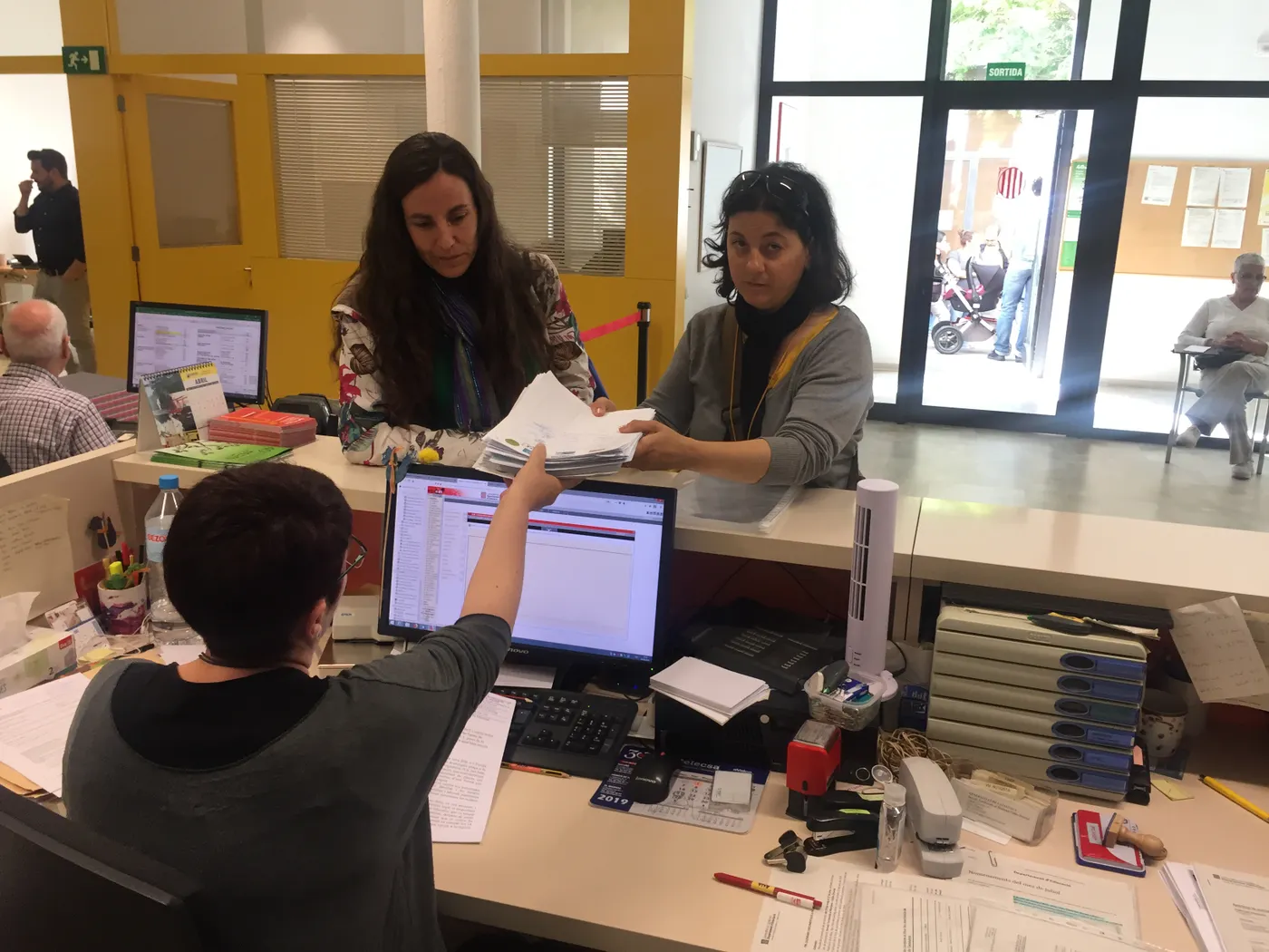 Concentració contra el tancament de cap línia de P3 i contra l’augment de ràtios