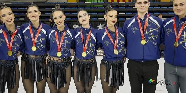 Les patinadores Ariadna Gironès i Elena Fortuny, campiones de Catalunya de Grups Xous en categoria de Grups Petits