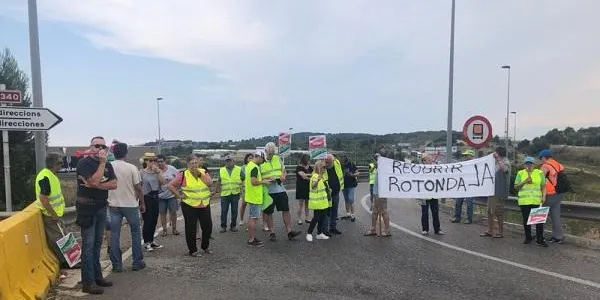 Els veïns de Brises de Mar es manifestaran els pròxims sis divendres per la reobertura de la rotonda de Torredembarra