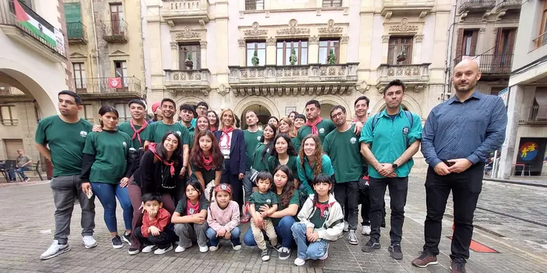 Valls reforça els vincles castellers amb la visita de la colla de Lo Prado