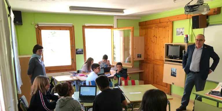 El conseller d'Educació, Josep Bargalló, visita els centres de Sant Llorenç de Morunys