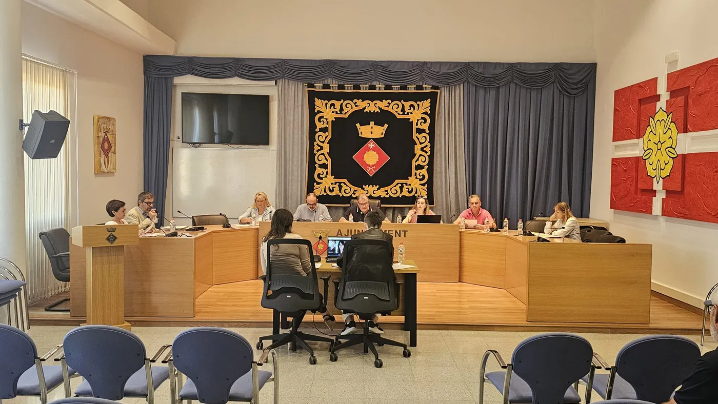 El Ple de l’Ajuntament de Rosselló puja les tarifes trimestrals d'aigua i el preu d’abonaments de les piscines per no empadronats.