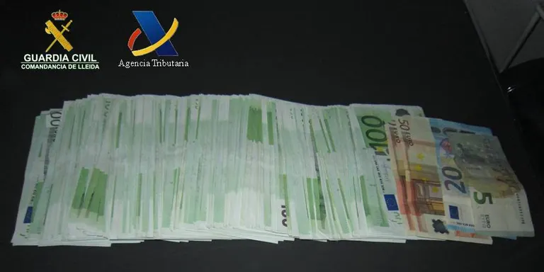 Intervenen prop de 90.000 euros en divises en tres controls a la Farga de Moles