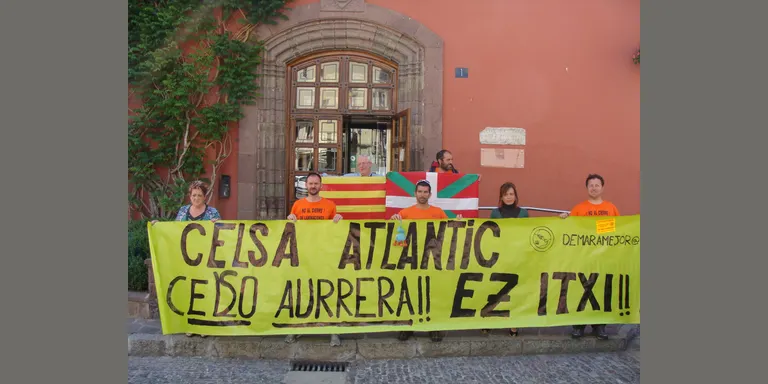 Travessa de protesta pel Pirineu contra els acomiadaments en una empresa de Vitòria