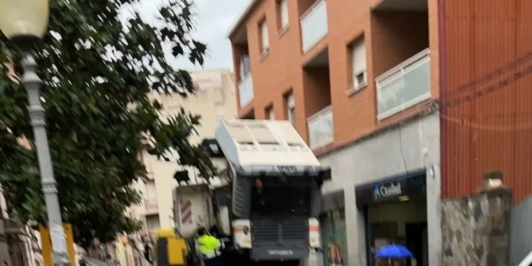 S'inicien els treballs de manteniment de l’asfalt entre el carrer Major i el carrer Les Creus