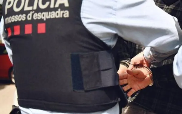 Detenen dos lladres a Tarragona especialitzats en furts a platges gràcies a la geolocalització d'un dels mòbils robats