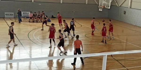 El Junior masculí del CB Altafulla – BBG perd contra el Cantaires Tortosa i es queda sense marge d’error en la lluita pel títol
