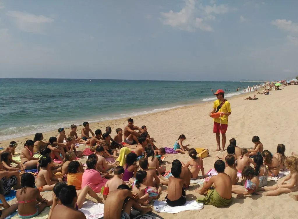 El servei de socorrisme a la platja comença els caps de setmana de juny