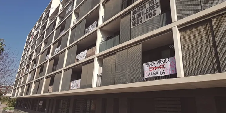 Veïns de Sant Jordi Parc denuncien que el fons voltor Medasil els està apujant els lloguers de forma abusiva