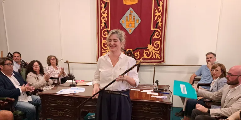 La republicana Maria Puig pren el relleu de Lluís Puig i és investida nova alcaldessa de Palamós