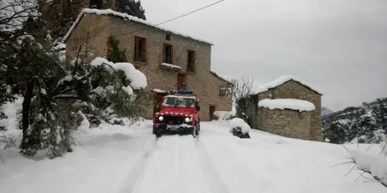 Evacuen set persones aïllades per la neu en una masia de Coll de Nargó