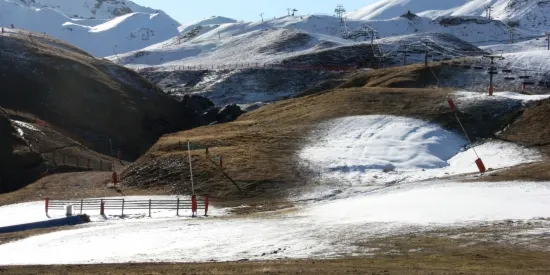 Inici de temporada discret per a les estacions d'esquí