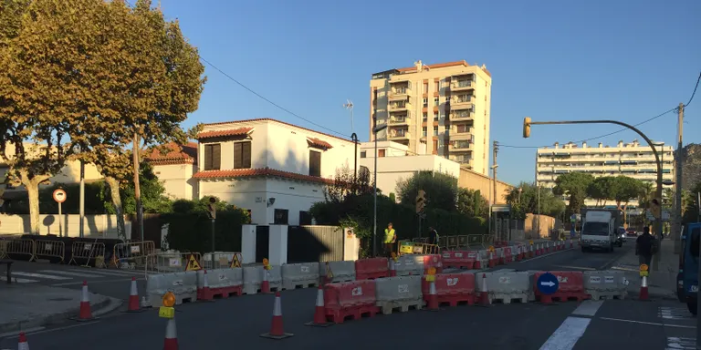 Tallat l’accés al carrer Colom des de la carretera d’Argentona