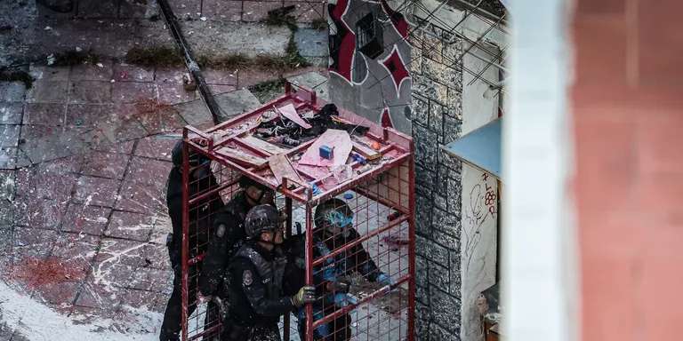 Els Mossos donen per desallotjades les cases ocupades del Kubo i la Ruïna a l’entorn de la plaça Bonanova