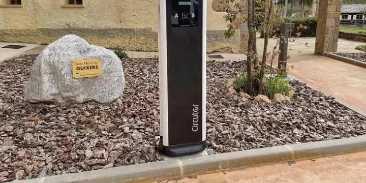 Guixers ja disposa d'un punt de càrrega per a vehicles elèctrics