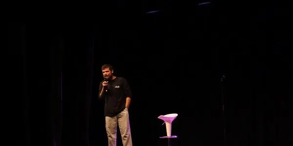 Un espectacle familiar, Gaià Gospel i La Nit de monòlegs inauguren la FM Petita d’Altafulla amb l’aixopluc de La Violeta
