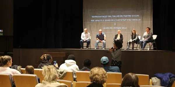 Altafulla clou la I Jornada de Teatre Social amb una posada en escena reivindicativa