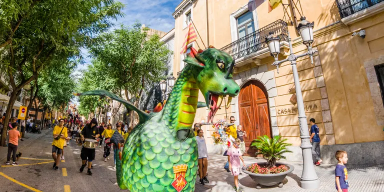 Constantí viu una gran festa de la cultura popular en una nova edició de la #veïnadragonina