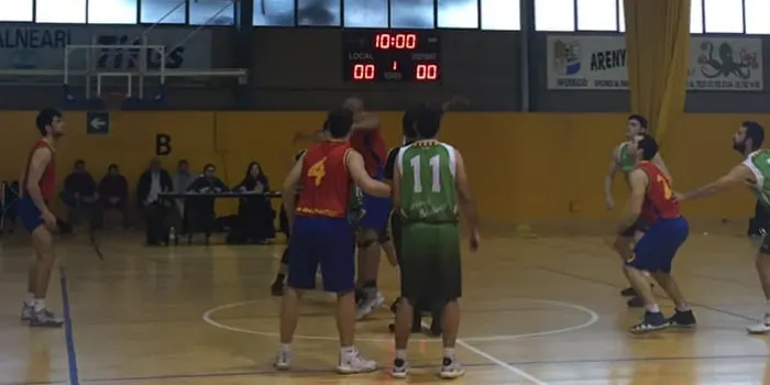 El sènior A de l'Arenys Bàsquet s'imposa al Martinenc per tan sols un punt