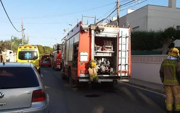 Els serveis d’emergències descobreixen una plantació de marihuana quan atenien un avís d’incendi a Torredembarra
