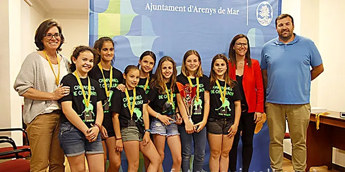L'Ajuntament comença els reconeixements esportius amb l'equip FEM12 de l'hoquei