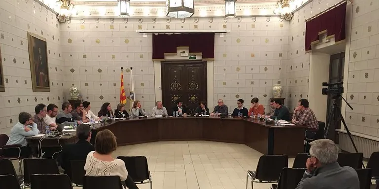 Compromís demana una bateria de millores a les places Joan Sansa i Camp del Codina