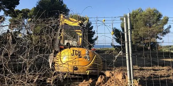 La Junta de Compensació de la Cabana es compromet a netejar el solar i a garantir-ne la seguretat