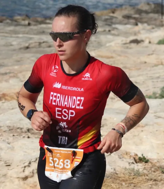 Paula Fernández, monitora de ‘fitness’ del CN Caldes, campiona del món de triatló cross