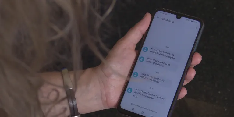 Els hospitals de Calella i Blanes implanten un nou sistema via SMS per informar els familiars quan el pacient entra a quiròfan