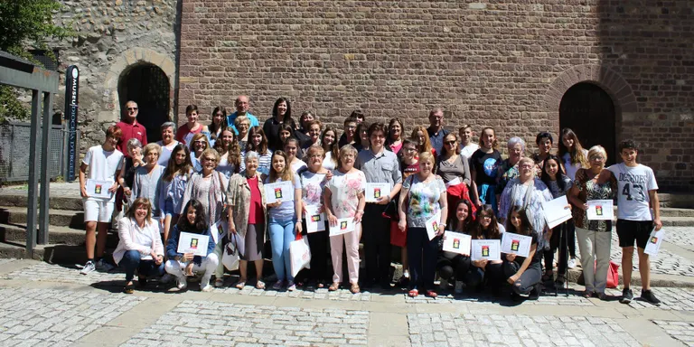 Padrins i alumnes del projecte ‘Ens escrivim’ celebren la trobada de final de curs