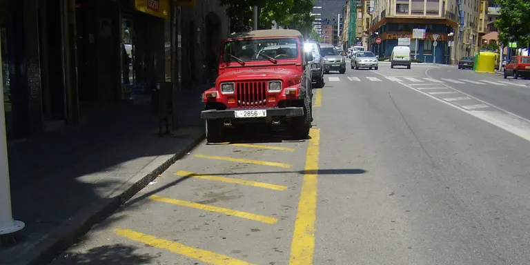 La Policia Municipal de la Seu intensifica la vigilància en zones on està prohibit aparcar