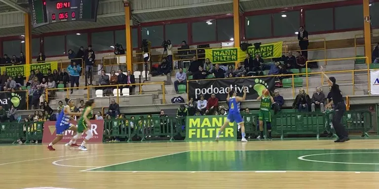 El Cadí La Seu manté el sisè lloc tot i perdre amb el Mann Filter (64-58)
