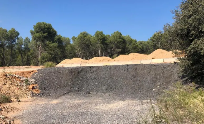 L'Ajuntament ordena l'aturada de les activitats al Pla d'Aguilar