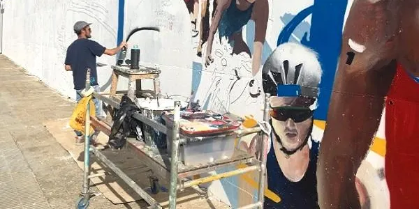 Un nou mural d'Orion Leim a l’escola La Portalada dóna visibilitat a la implicació d’Altafulla en Tarragona 2018