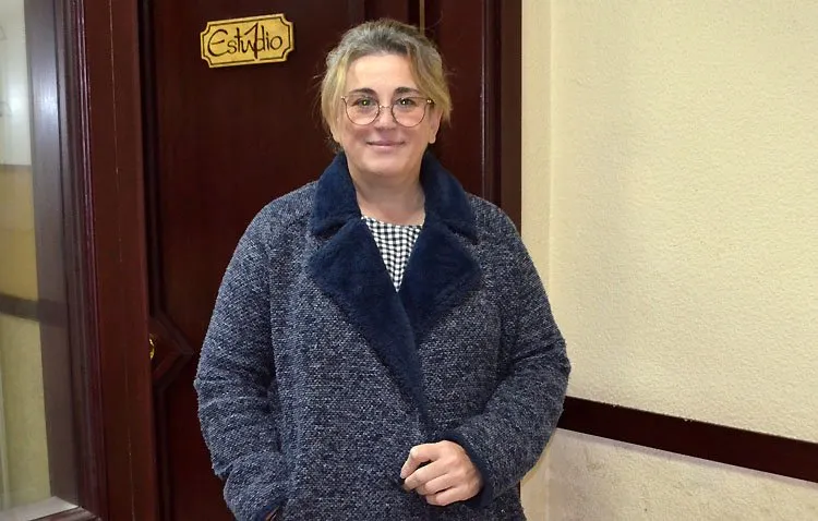 La utrerana Beatriz Hurtado, en 'La linterna cofrade' tras su designación como cartelista de la Semana Santa de 2023