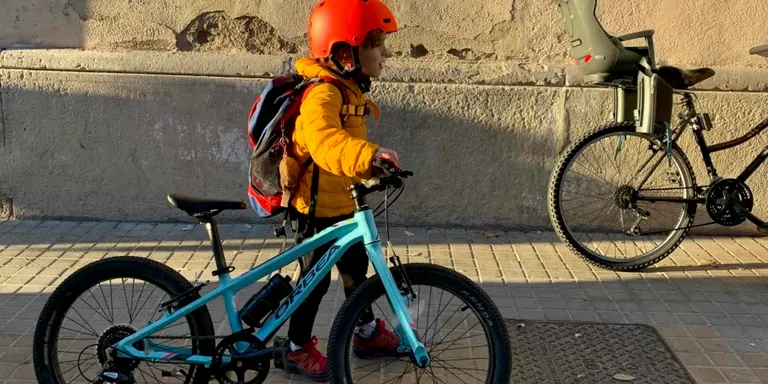 Les associacions de famílies de les escoles públiques de Caldes munten una pedalada per preparar la posada en marxa del bicibus