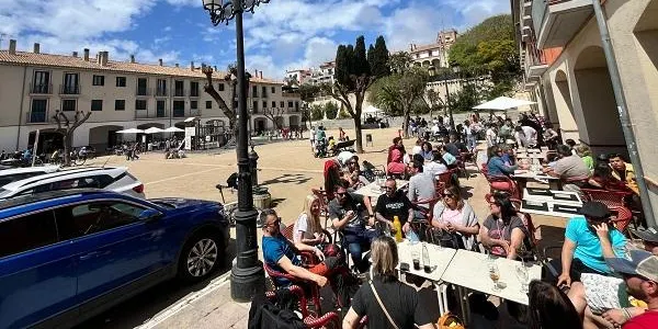 Turistes, visitants ocasionals i veïns de segona residència omplen Altafulla aquesta Setmana Santa