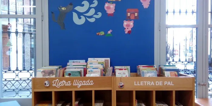 La Biblioteca Pare Fidel Fita canvia en la seva senyalització interna i externa