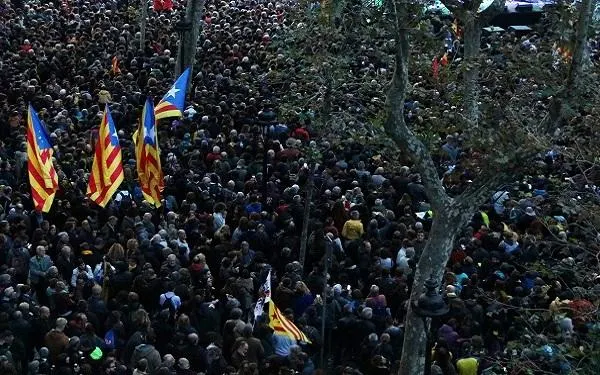 Tsunami Democràtic anima la ciutadania a concentrar-se als afores del Camp Nou el 18 de desembre
