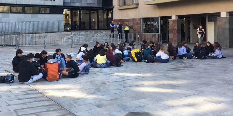 Seguiment mitjà del 73% a l'Institut Joan Brudieu en la vaga d'estudiants