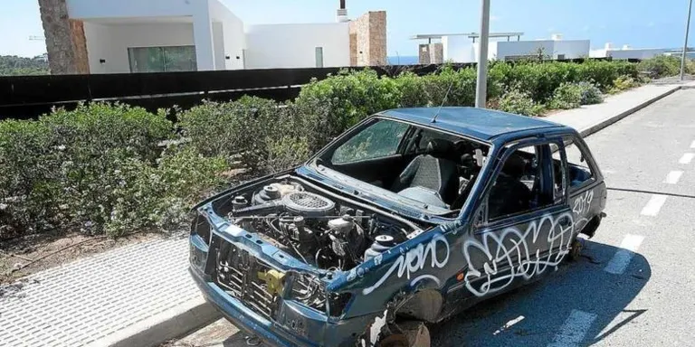 Es senyalitzen i retiren els vehicles abandonats a la via pública a Vidreres